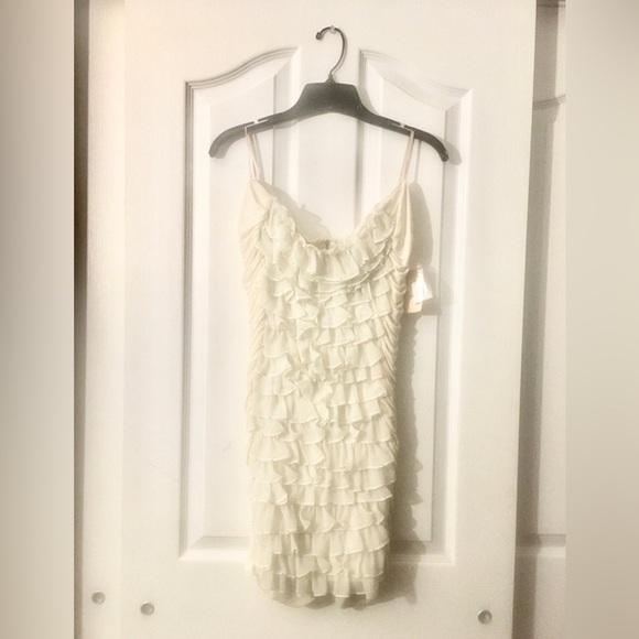 Forever 21 Cream Ruffle Dress Size 10 - Picture 1 of 7